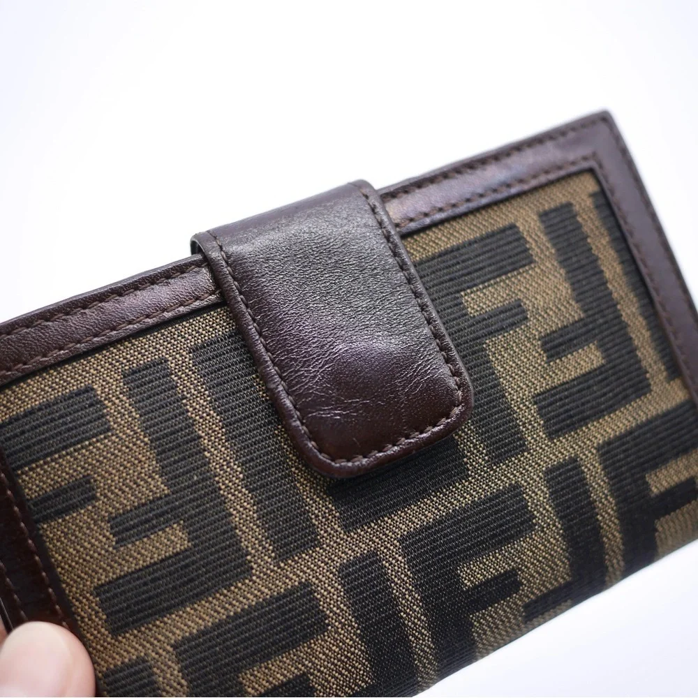🍓FENDI Zucca Compact Wallet